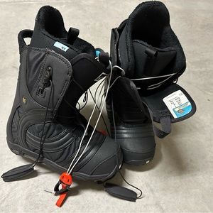 Burton women's snowboarding boots